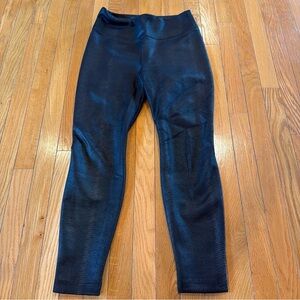 White House Black Market Runway Leggings Embossed Soft Black Skinny Pants Sz 6